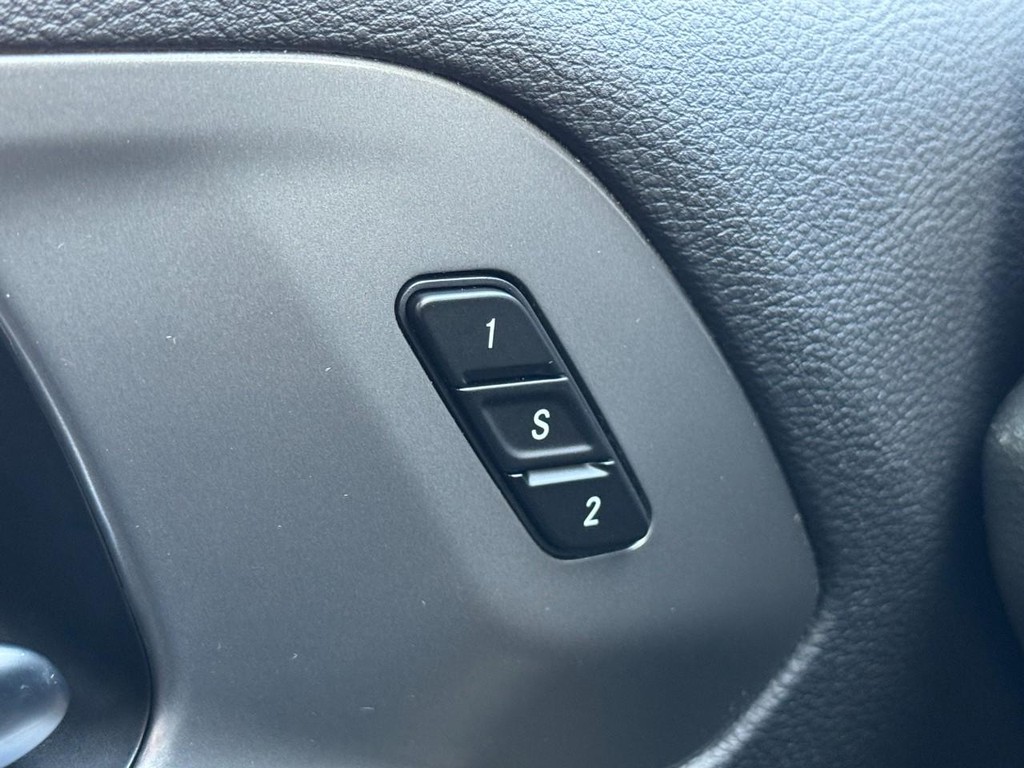 Chrysler Pacifica Vehicle Full-screen Gallery Image 11