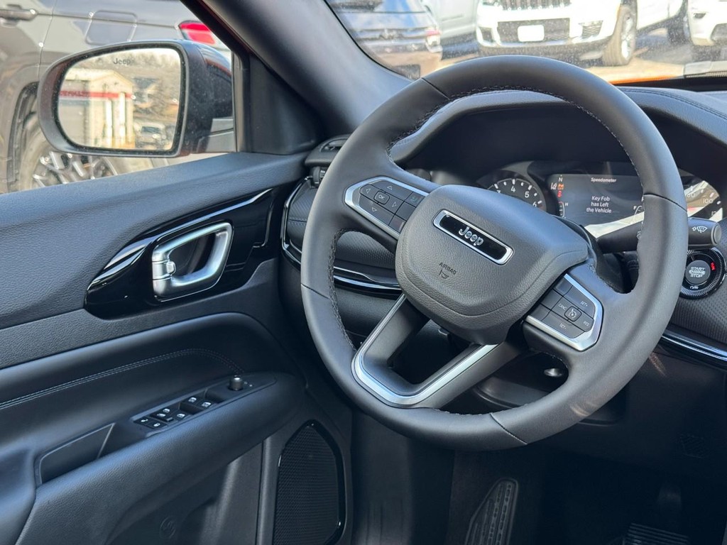 Jeep Compass Vehicle Full-screen Gallery Image 07