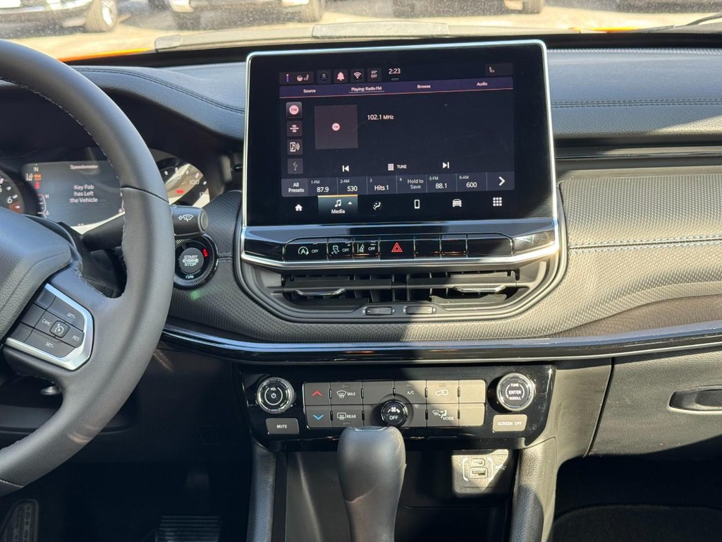 Jeep Compass Vehicle Full-screen Gallery Image 08