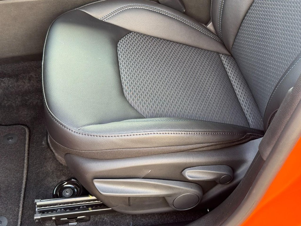 Jeep Compass Vehicle Full-screen Gallery Image 15