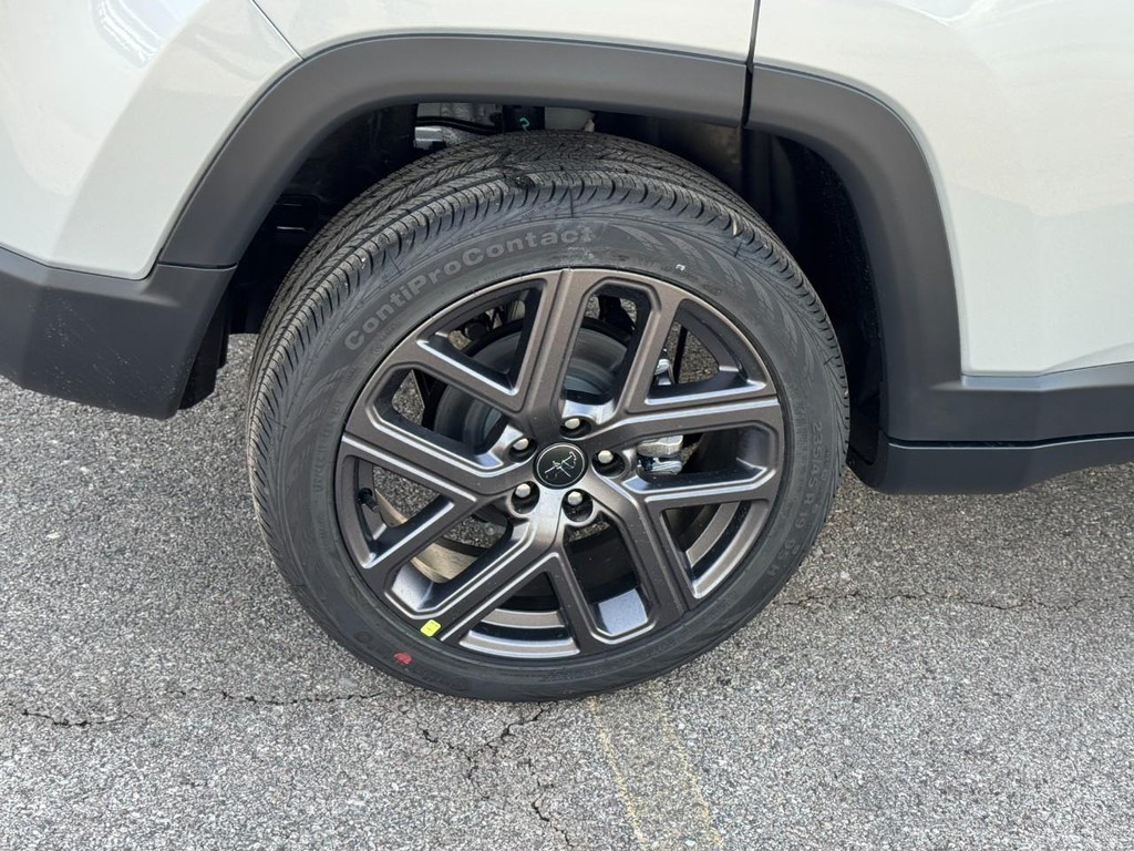 Jeep Compass Vehicle Full-screen Gallery Image 04