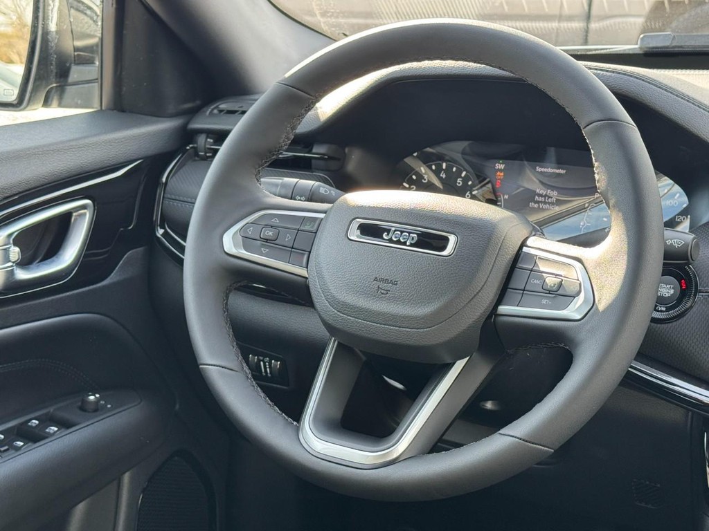 Jeep Compass Vehicle Full-screen Gallery Image 07