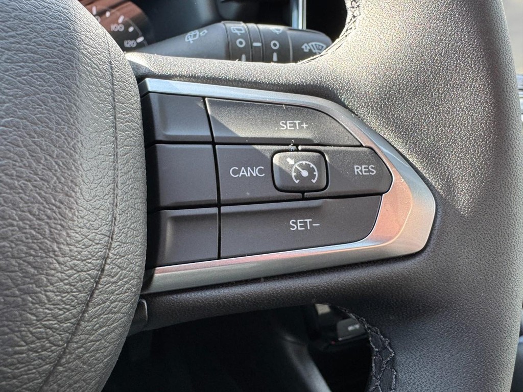 Jeep Compass Vehicle Full-screen Gallery Image 12