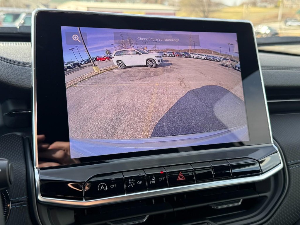 Jeep Compass Vehicle Full-screen Gallery Image 14