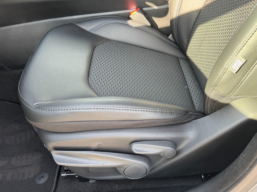 Jeep Compass Vehicle Full-screen Gallery Image 15