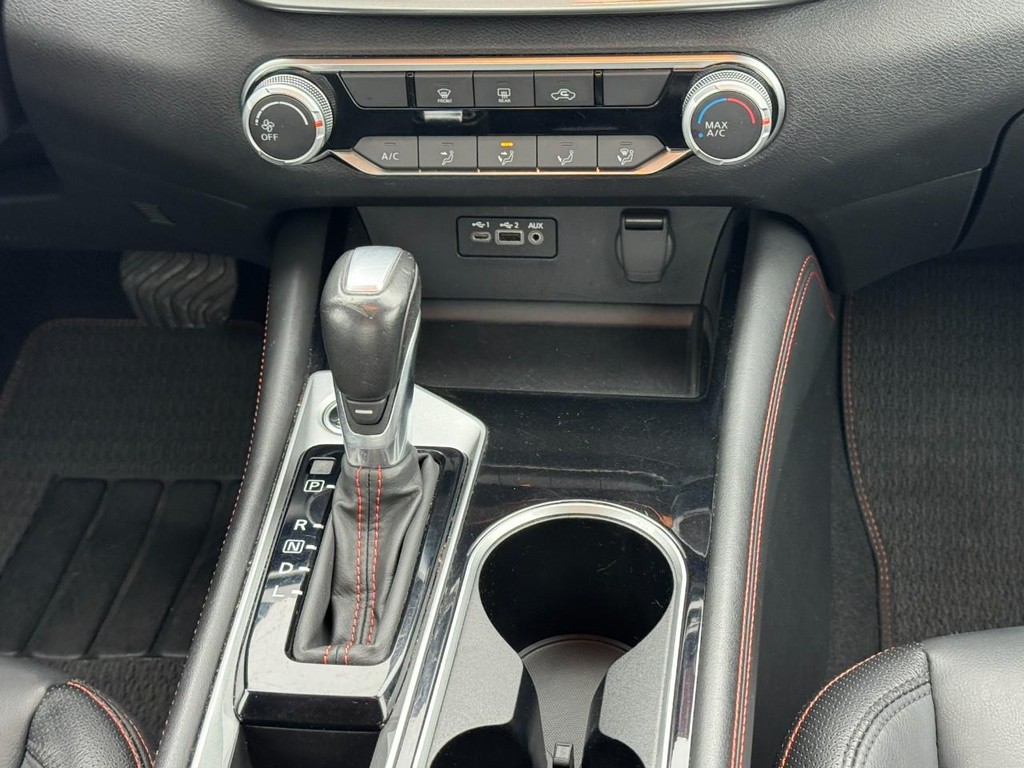 Nissan Altima Vehicle Full-screen Gallery Image 14