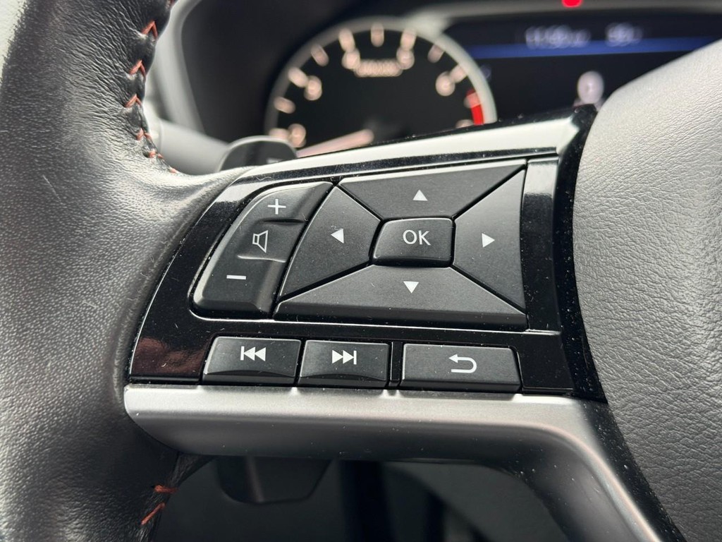 Nissan Altima Vehicle Full-screen Gallery Image 16