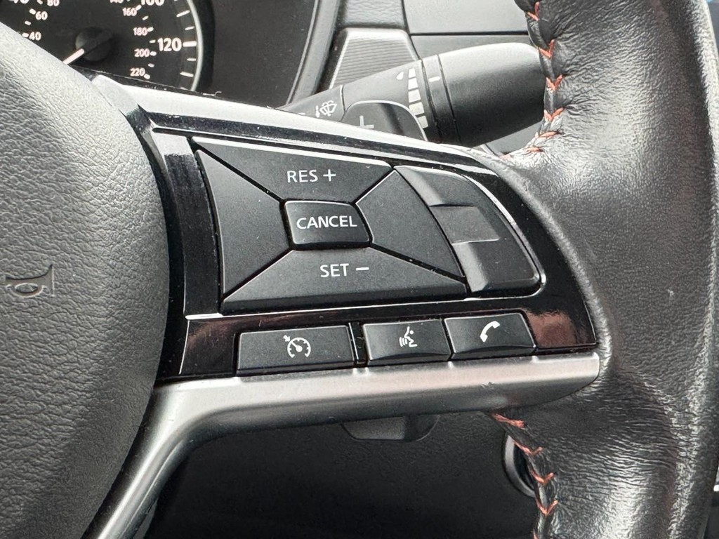 Nissan Altima Vehicle Full-screen Gallery Image 17