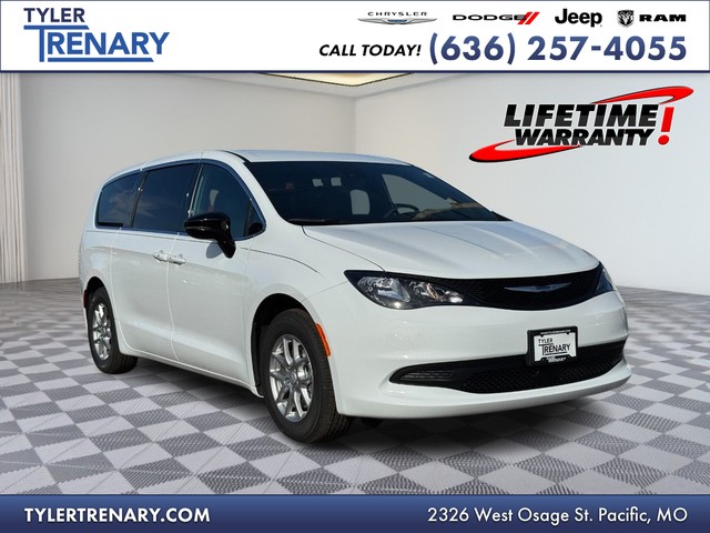 2026 Chrysler Voyager LX's photo