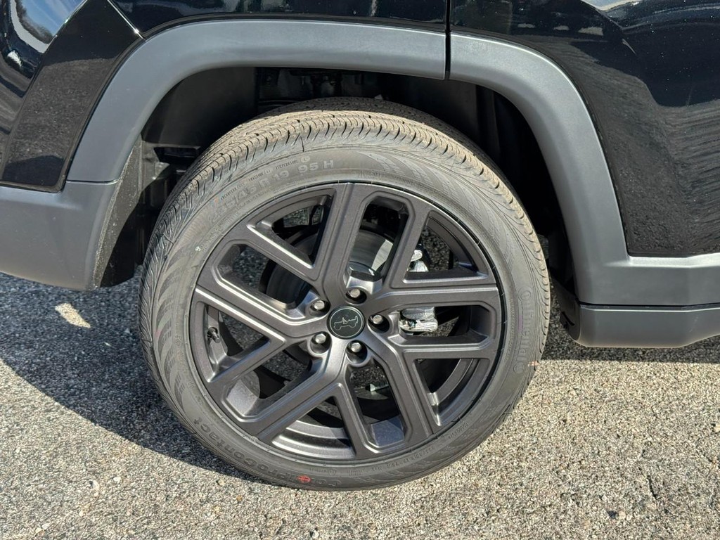 Jeep Compass Vehicle Full-screen Gallery Image 04