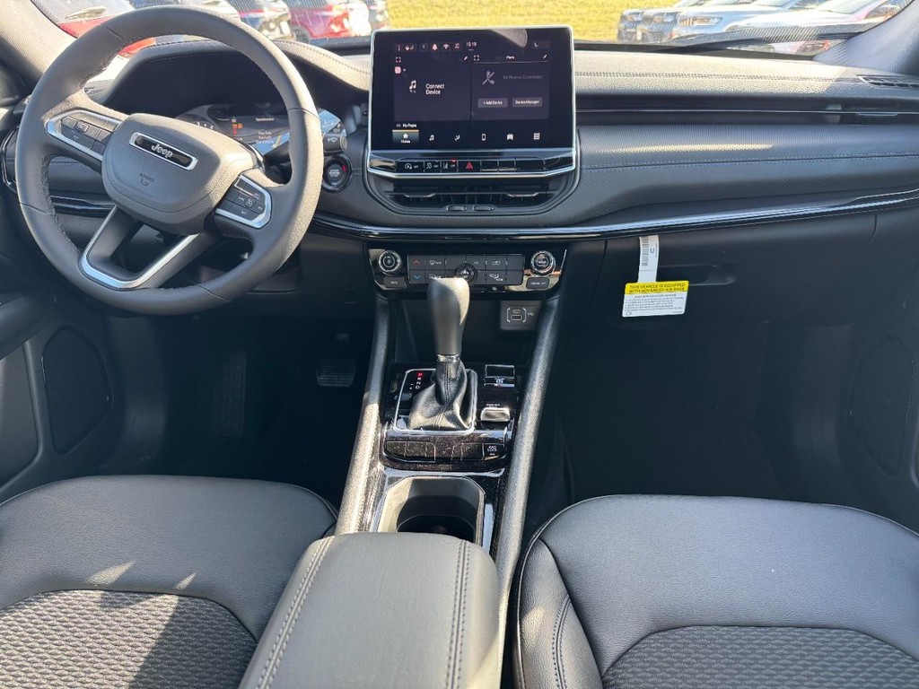 Jeep Compass Vehicle Full-screen Gallery Image 06