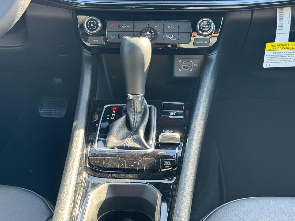 Jeep Compass Vehicle Full-screen Gallery Image 09