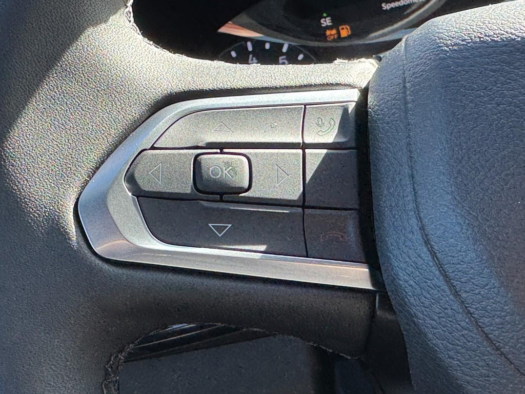 Jeep Compass Vehicle Full-screen Gallery Image 10