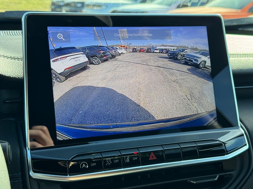 Jeep Compass Vehicle Full-screen Gallery Image 14