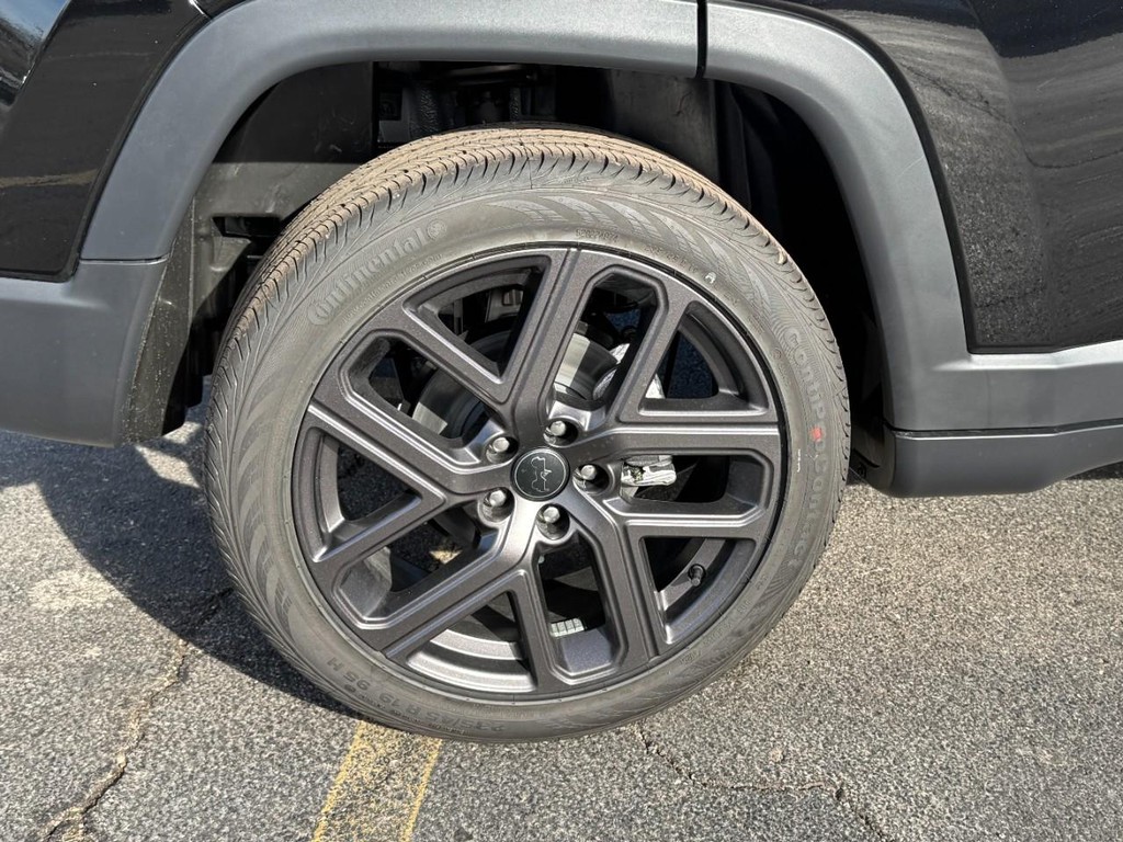 Jeep Compass Vehicle Full-screen Gallery Image 04