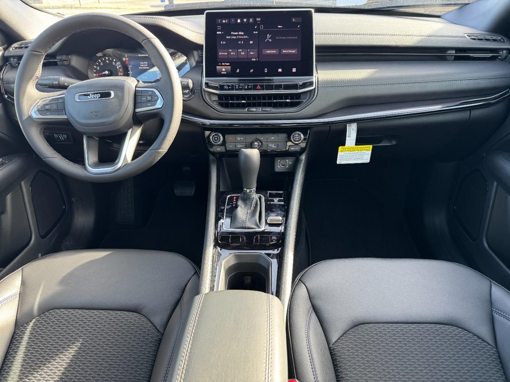 Jeep Compass Vehicle Full-screen Gallery Image 06