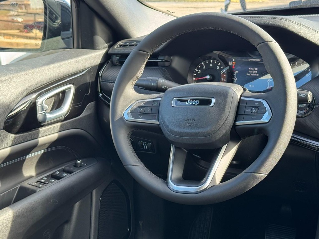 Jeep Compass Vehicle Full-screen Gallery Image 07