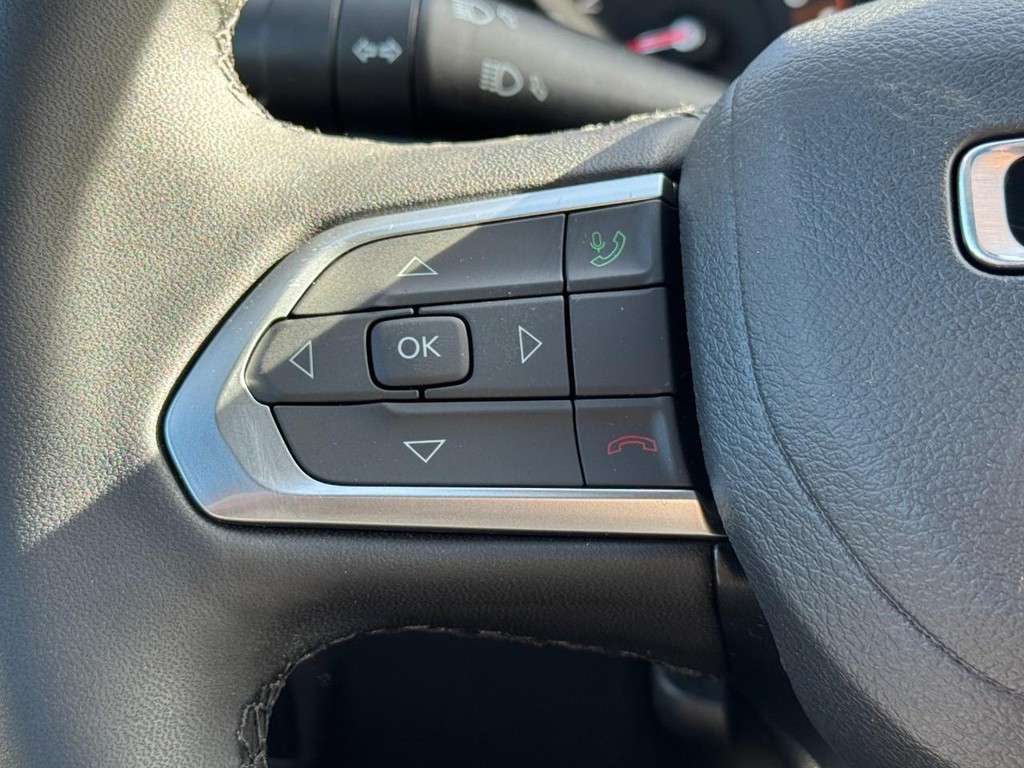 Jeep Compass Vehicle Full-screen Gallery Image 10