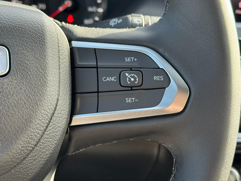 Jeep Compass Vehicle Full-screen Gallery Image 11