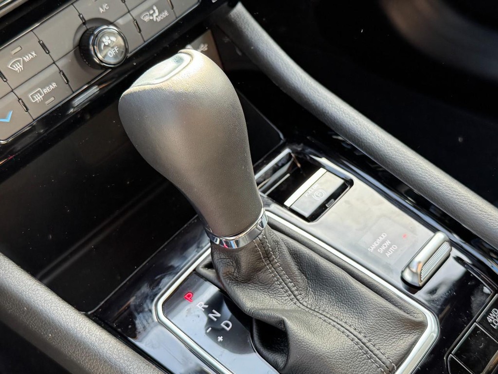 Jeep Compass Vehicle Full-screen Gallery Image 12