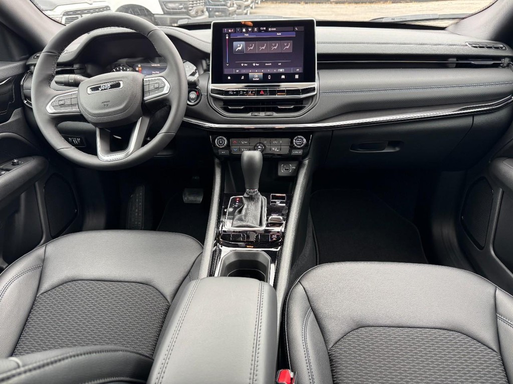 Jeep Compass Vehicle Full-screen Gallery Image 06