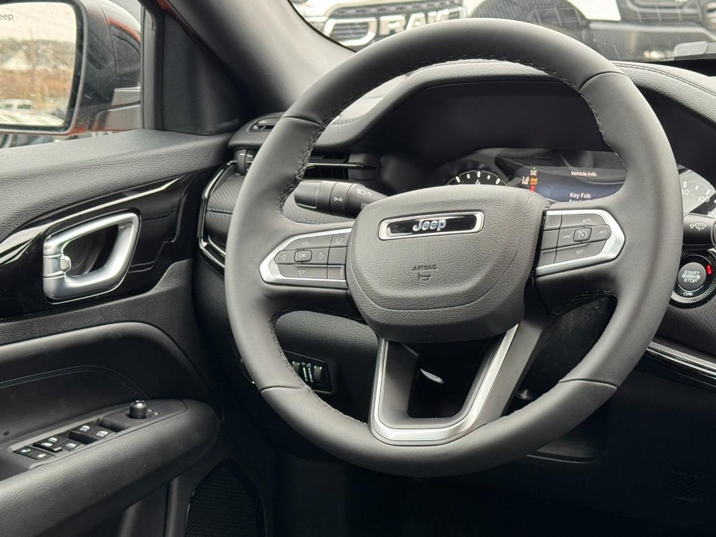 Jeep Compass Vehicle Full-screen Gallery Image 07