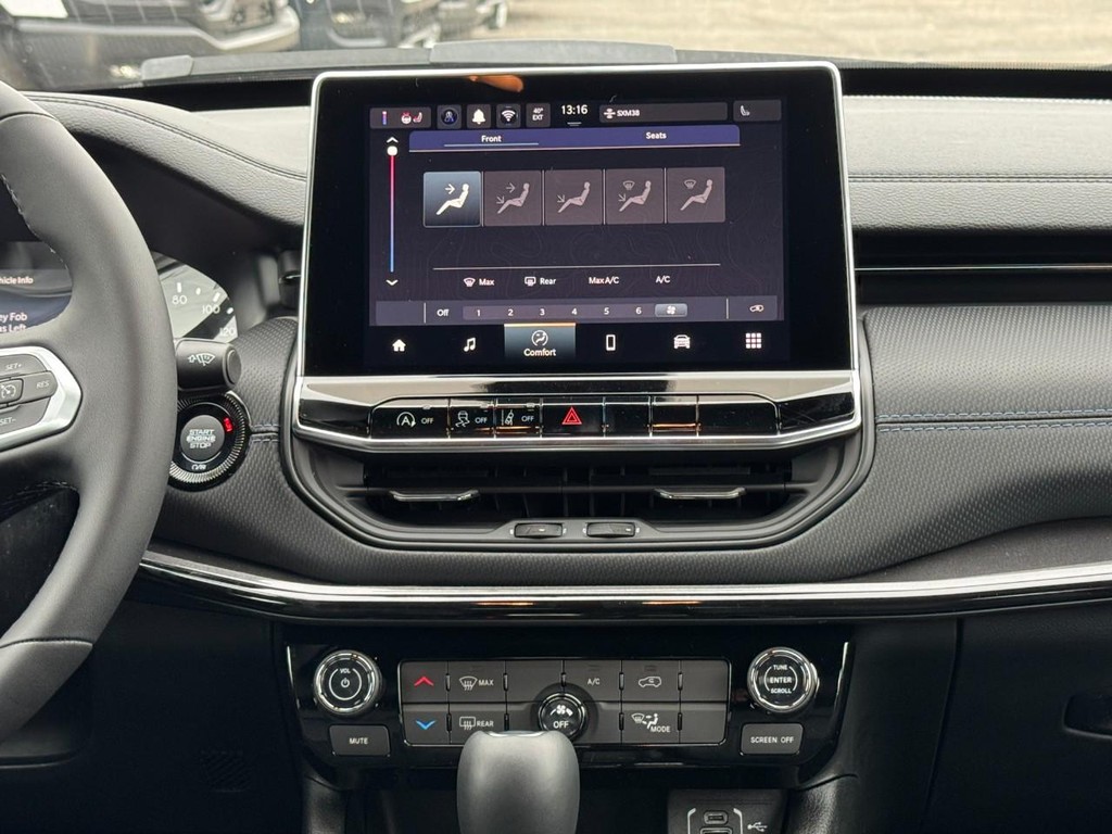 Jeep Compass Vehicle Full-screen Gallery Image 08