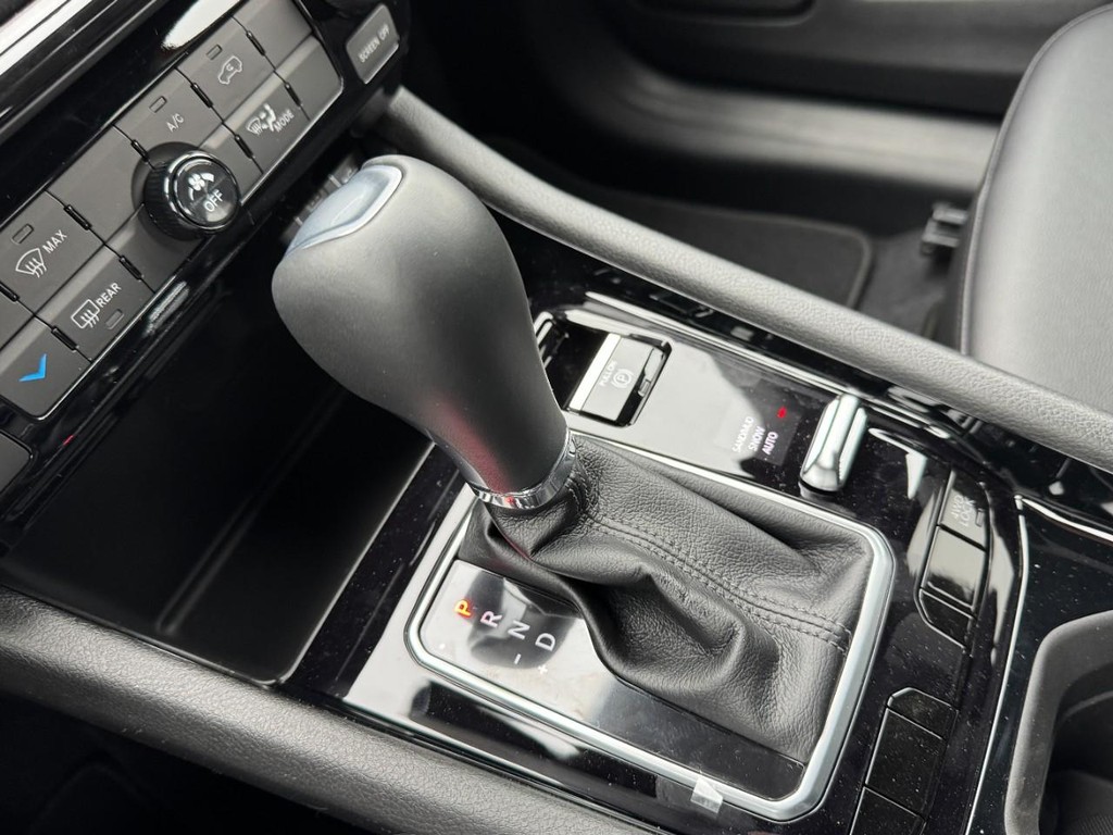 Jeep Compass Vehicle Full-screen Gallery Image 12