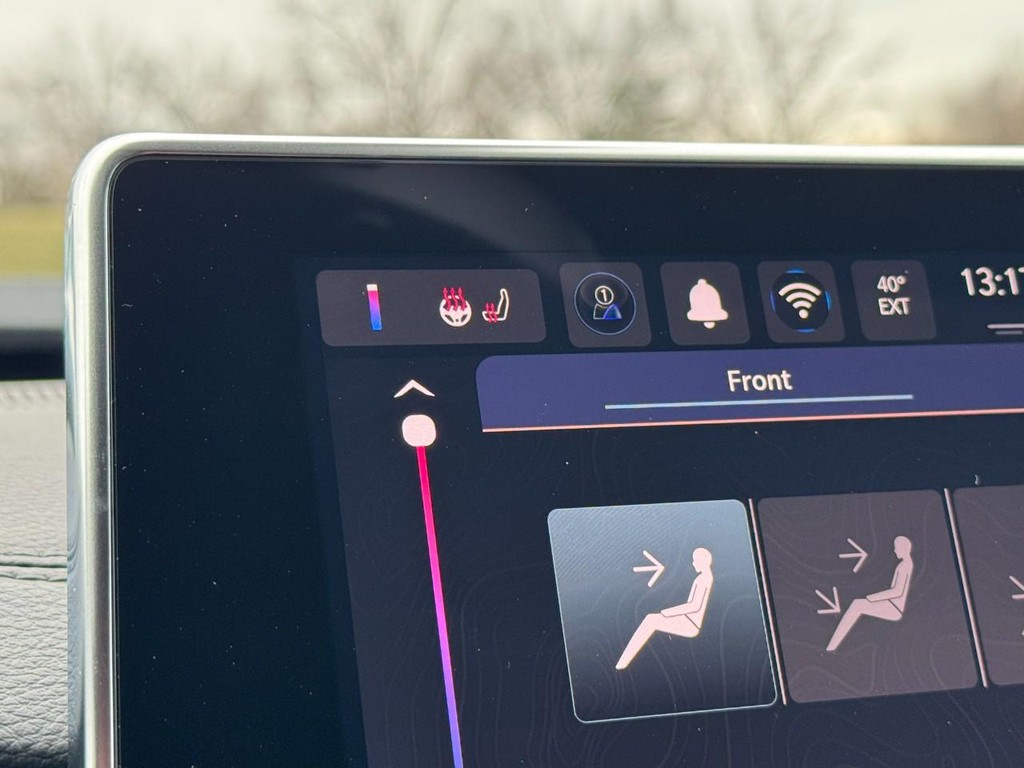 Jeep Compass Vehicle Full-screen Gallery Image 13