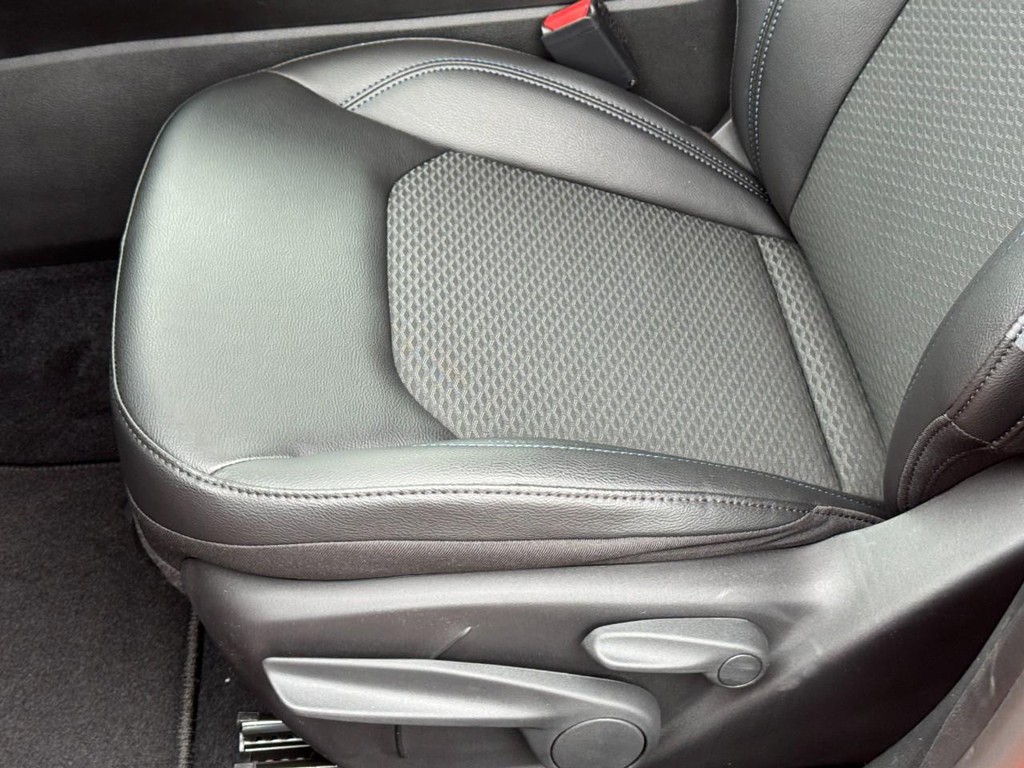 Jeep Compass Vehicle Full-screen Gallery Image 15