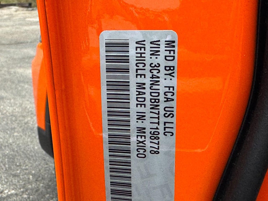 Jeep Compass Vehicle Full-screen Gallery Image 16