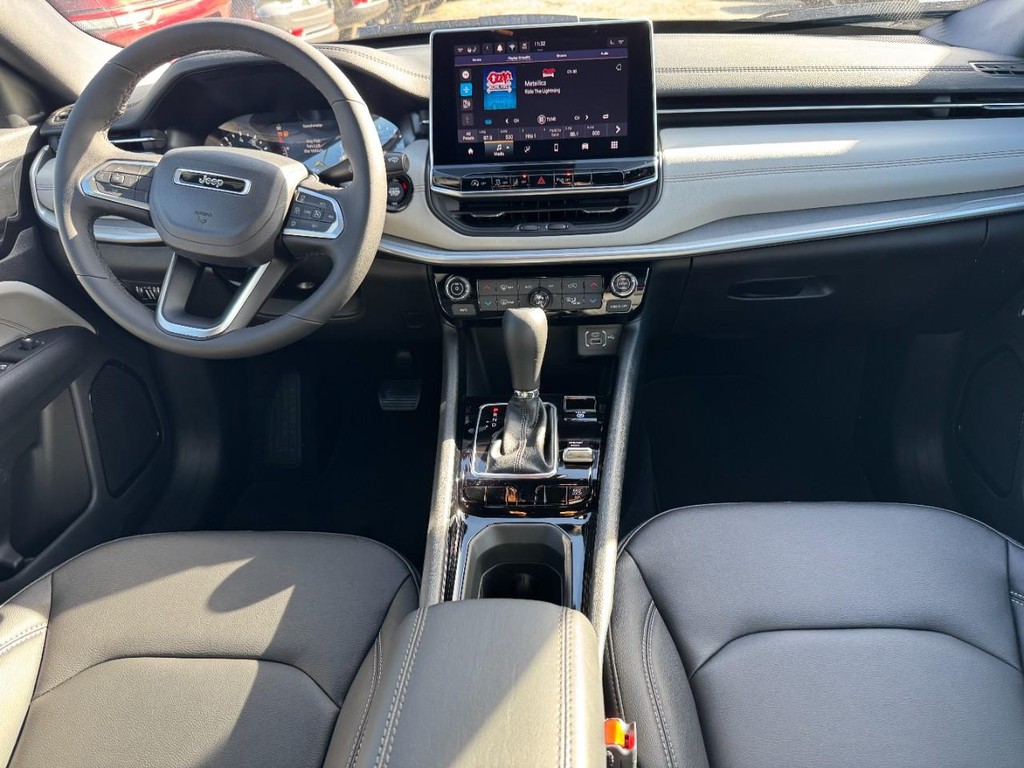 Jeep Compass Vehicle Full-screen Gallery Image 06