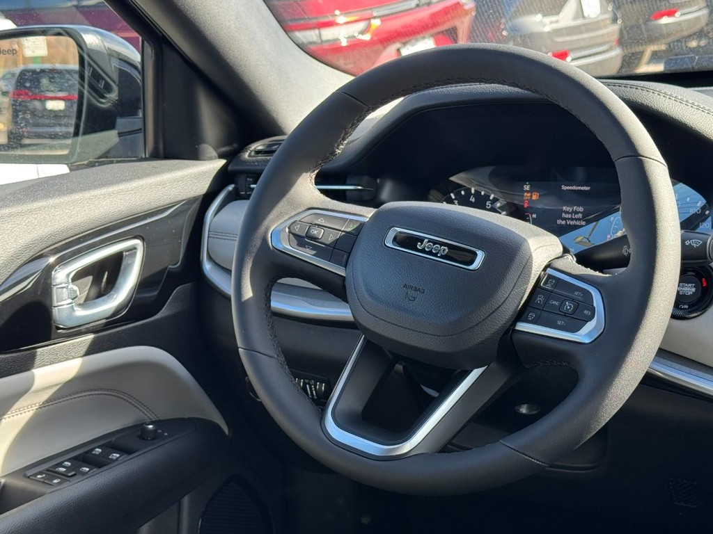 Jeep Compass Vehicle Full-screen Gallery Image 07