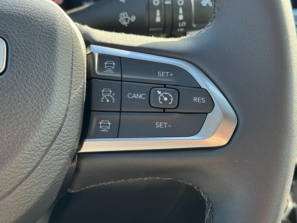 Jeep Compass Vehicle Full-screen Gallery Image 11