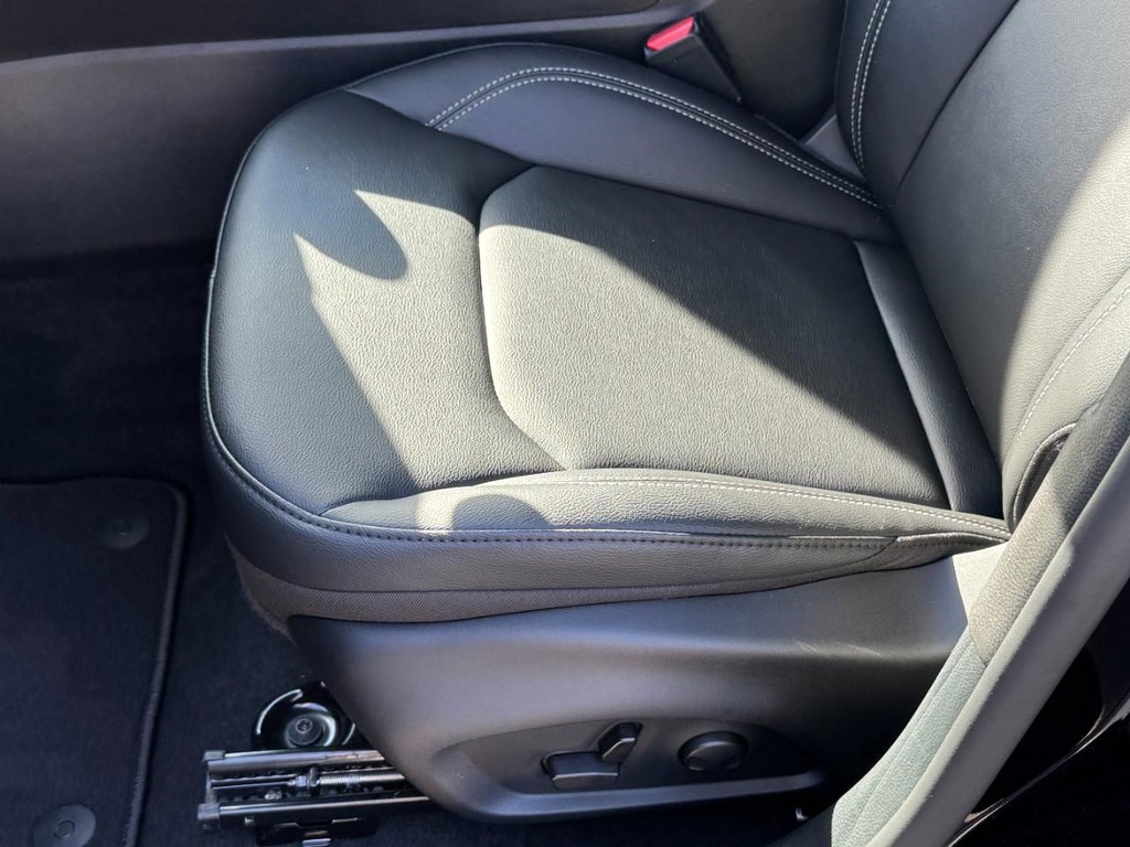 Jeep Compass Vehicle Full-screen Gallery Image 14