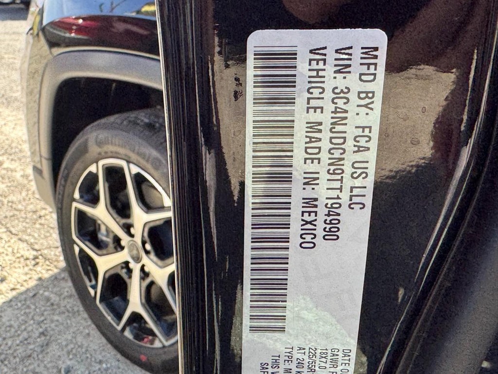 Jeep Compass Vehicle Full-screen Gallery Image 15