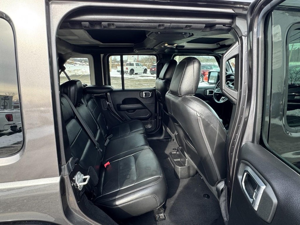 Jeep Wrangler Unlimited Vehicle Full-screen Gallery Image 10