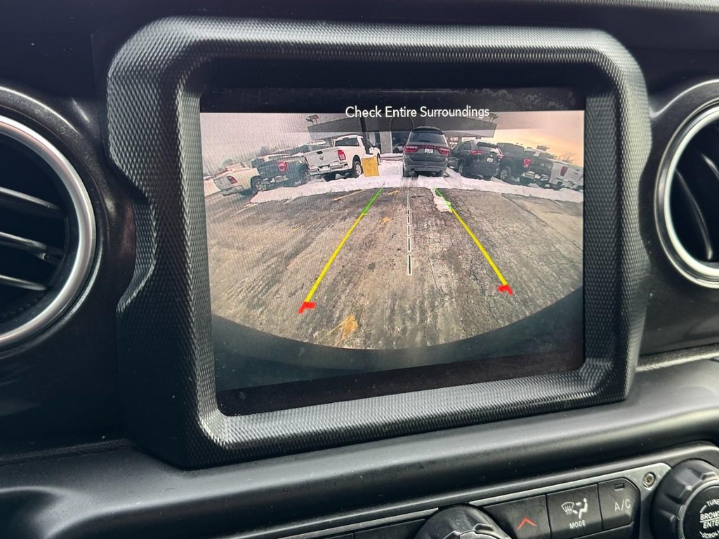 Jeep Wrangler Unlimited Vehicle Full-screen Gallery Image 21