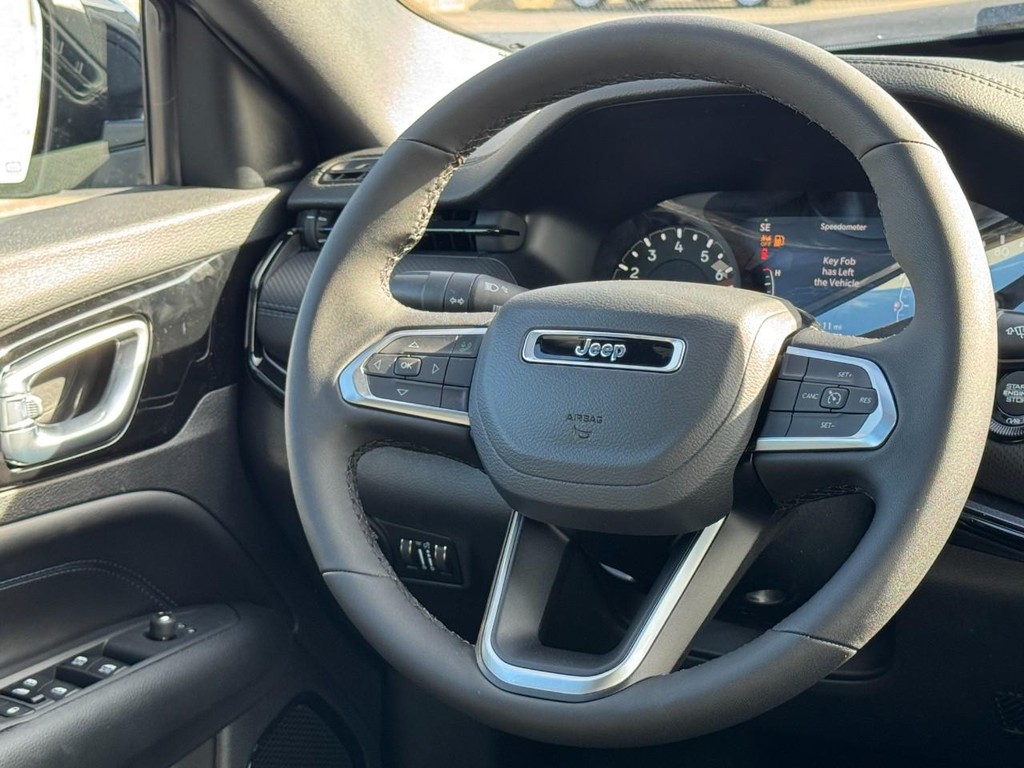 Jeep Compass Vehicle Full-screen Gallery Image 07