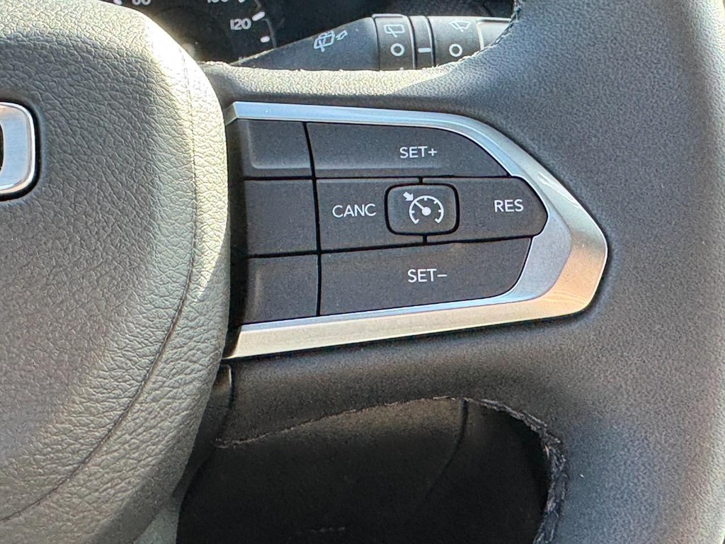 Jeep Compass Vehicle Full-screen Gallery Image 11