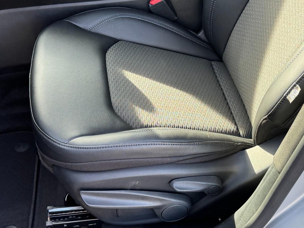 Jeep Compass Vehicle Full-screen Gallery Image 14