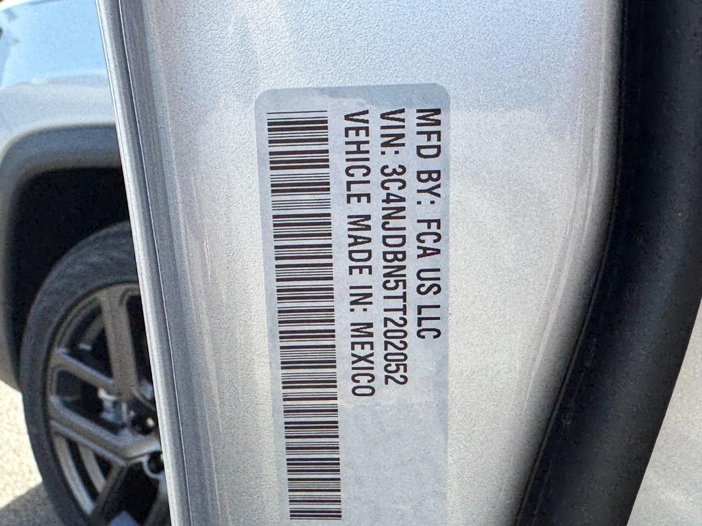 Jeep Compass Vehicle Full-screen Gallery Image 15