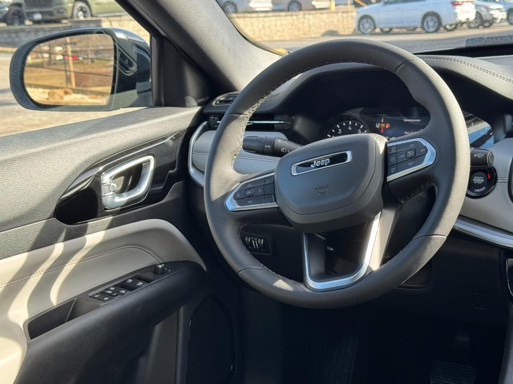 Jeep Compass Vehicle Full-screen Gallery Image 08