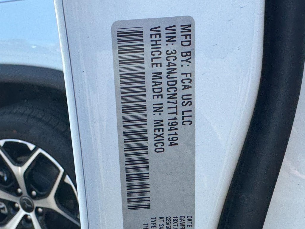 Jeep Compass Vehicle Full-screen Gallery Image 16