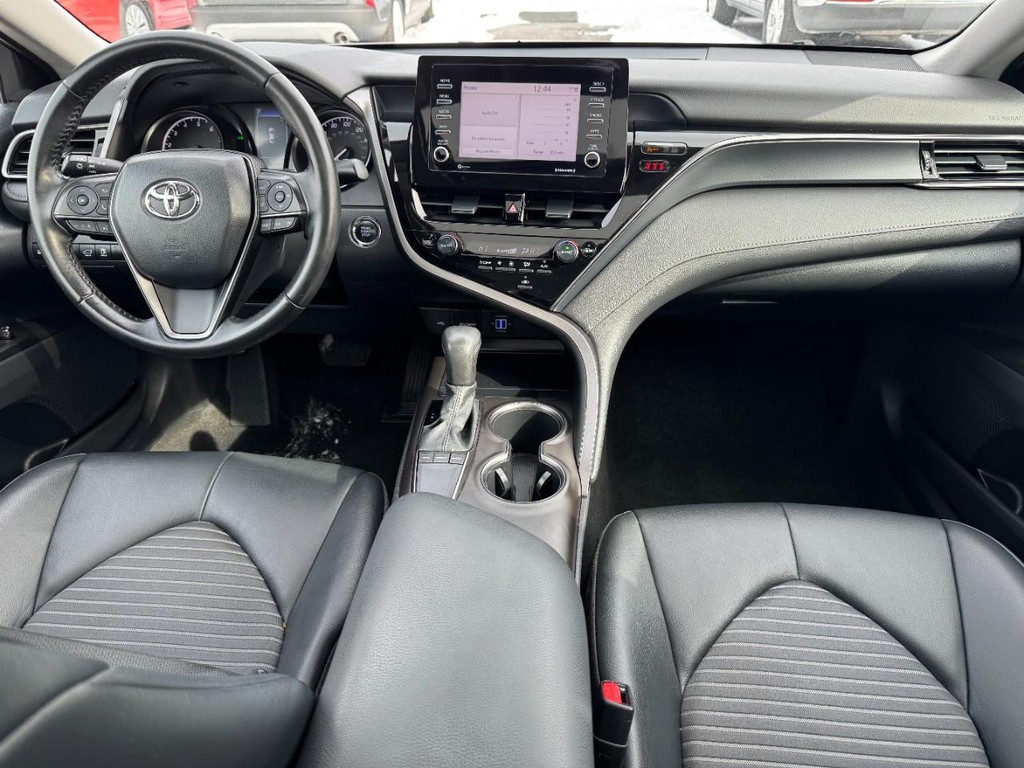 Toyota Camry Vehicle Full-screen Gallery Image 11
