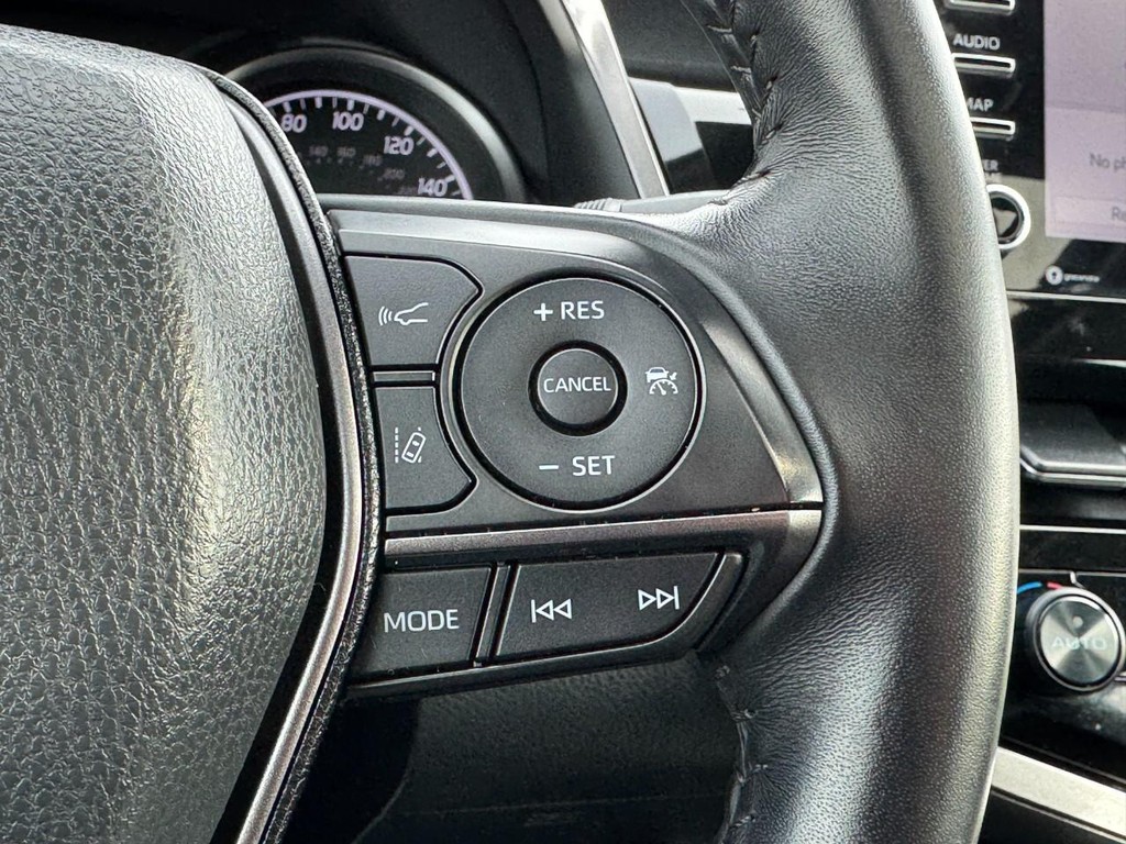 Toyota Camry Vehicle Full-screen Gallery Image 17