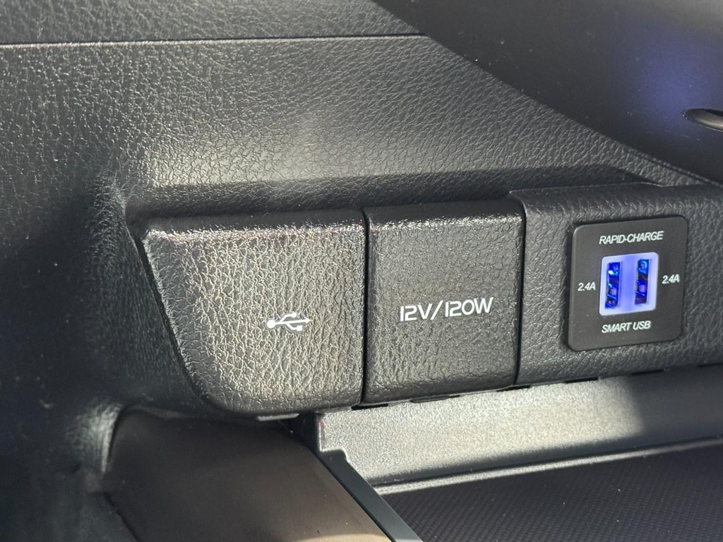 Toyota Camry Vehicle Full-screen Gallery Image 19