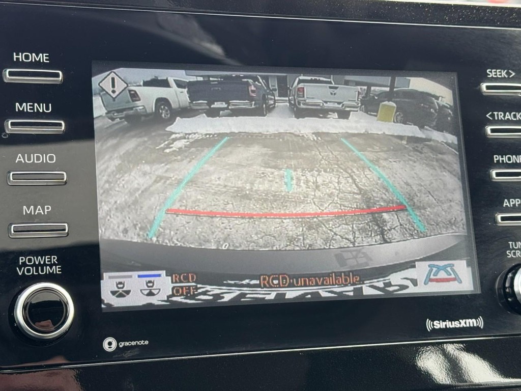 Toyota Camry Vehicle Full-screen Gallery Image 20