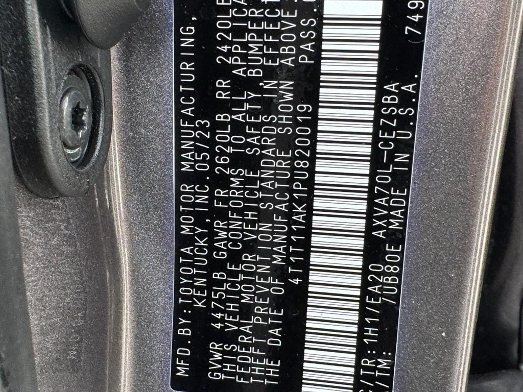 Toyota Camry Vehicle Full-screen Gallery Image 23