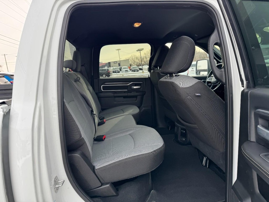 Ram 2500 Vehicle Full-screen Gallery Image 10